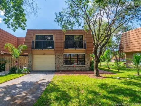 1421 SW 110th Way Davie FL 33324
