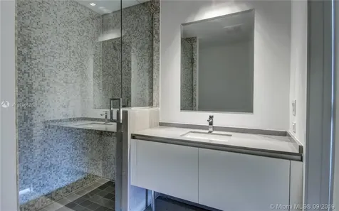 68 SE 6th Street Miami FL 33131
