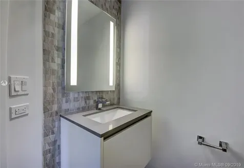 68 SE 6th Street Miami FL 33131