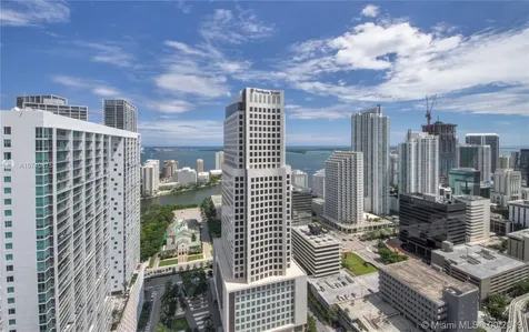 68 SE 6th Street Miami FL 33131