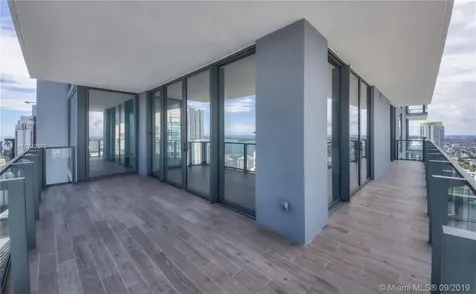 68 SE 6th Street Miami FL 33131