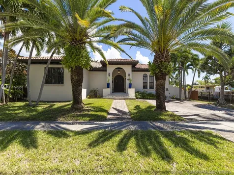 12905 Ixora Road North Miami FL 33181