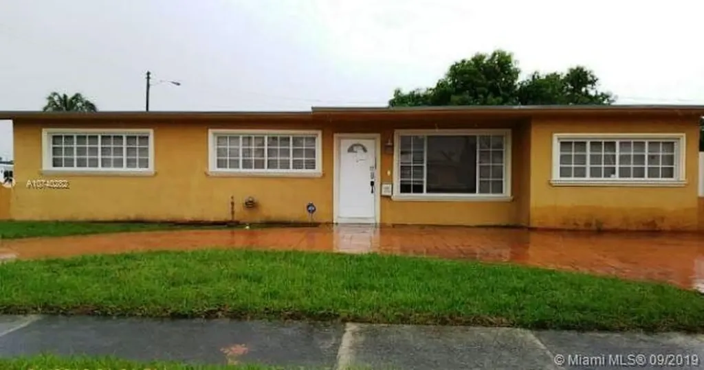 1560 W 55th Street Hialeah FL 33012