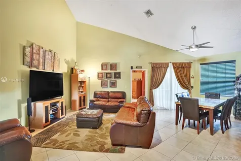 7094 Woodmont Way Tamarac FL 33321