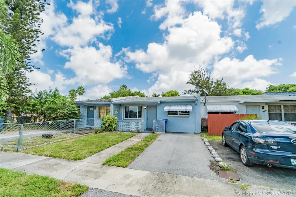 3811 SW 54th Avenue West Park FL 33023