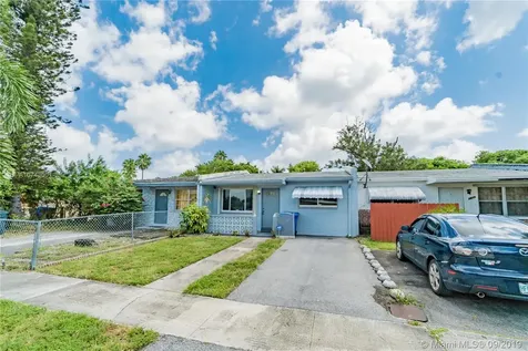 3811 SW 54th Avenue West Park FL 33023