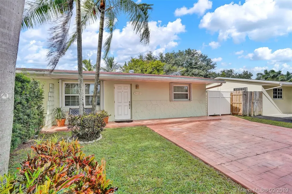 9439 SW 51st Court Cooper City FL 33328