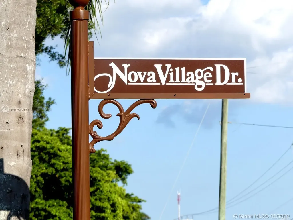 2100 Nova Village Drive Davie FL 33317