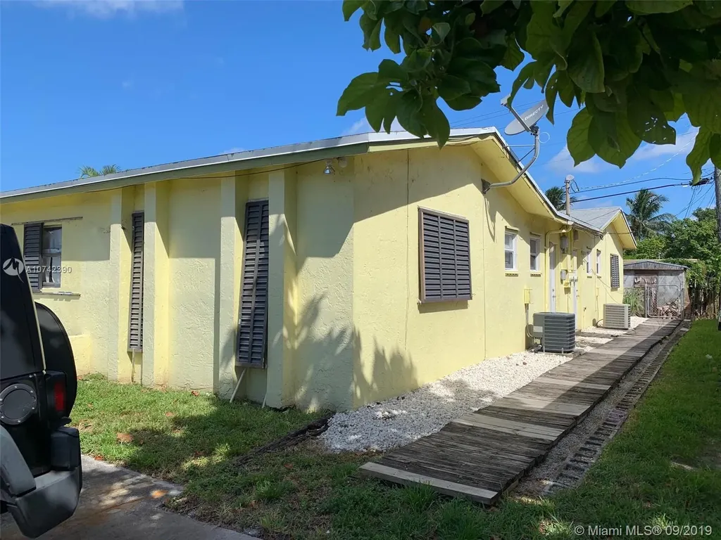 6305 Polk Street Hollywood FL 33024