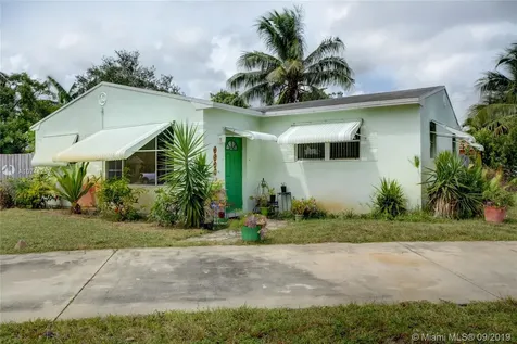 2901 Dewey Street Hollywood FL 33020