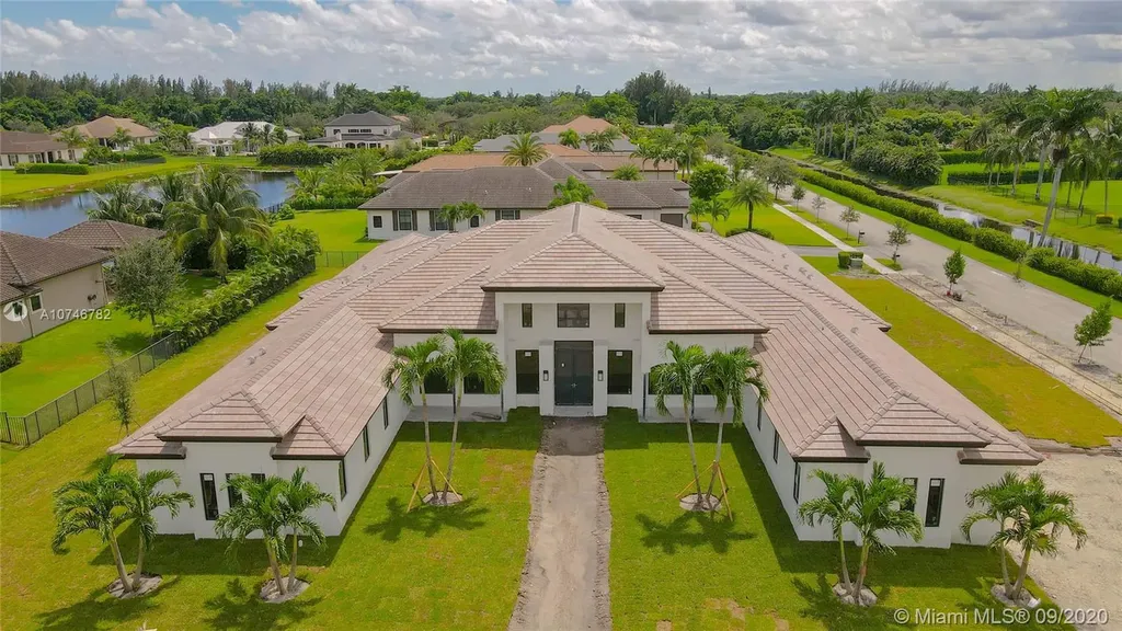 10550 N Camelot Circle Davie FL 33328
