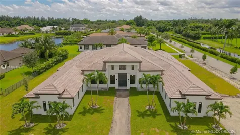 10550 N Camelot Circle Davie FL 33328