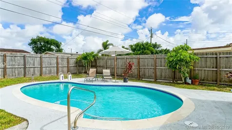 731 N 70th Terrace Hollywood FL 33024