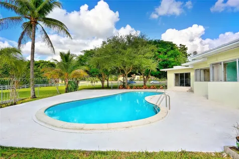 7240 Sunset Drive Miami FL 33143