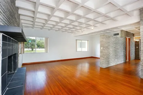 7240 Sunset Drive Miami FL 33143