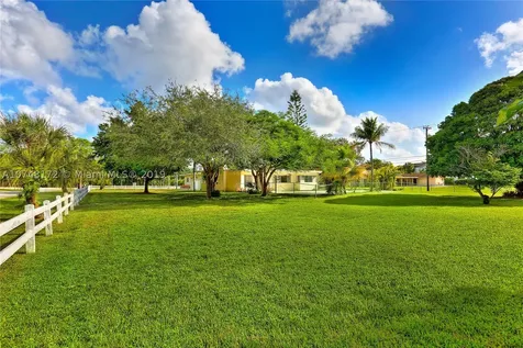 7240 Sunset Drive Miami FL 33143