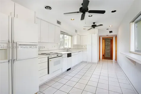 7240 Sunset Drive Miami FL 33143