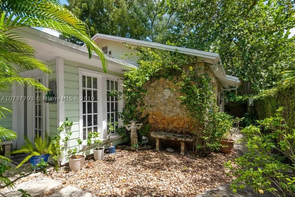 3853 SW 29th Street Miami FL 33134