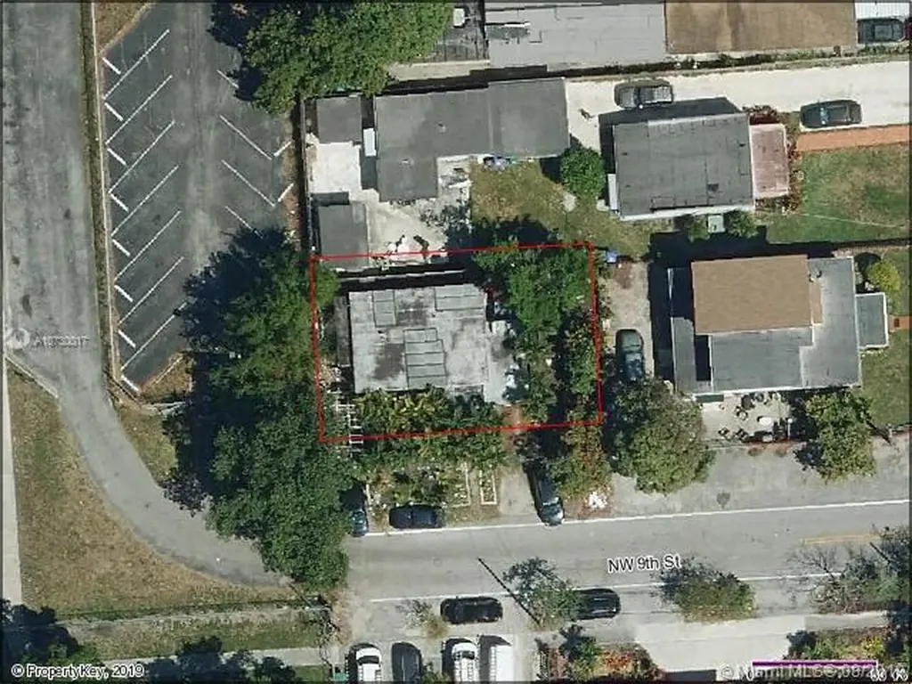 2905 NW 9th Street Miami FL 33125