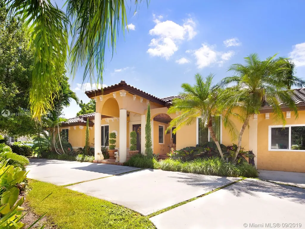 8318 SW 193rd Street Cutler Bay FL 33157