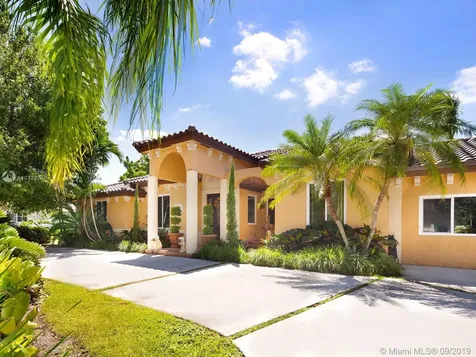 8318 SW 193rd Street Cutler Bay FL 33157