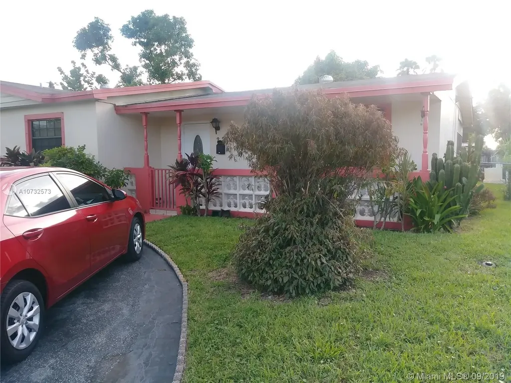 220 N 68th Terrace Hollywood FL 33024