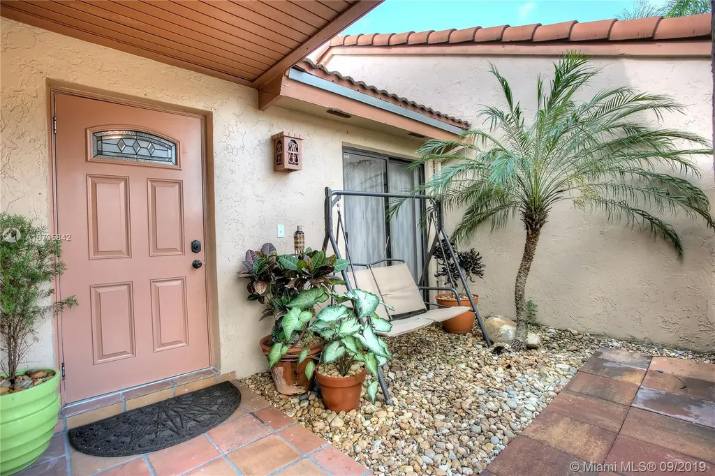 6438 NW 170th Terrace Hialeah FL 33015