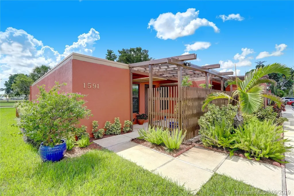 1591 Fairway Road Pembroke Pines FL 33026