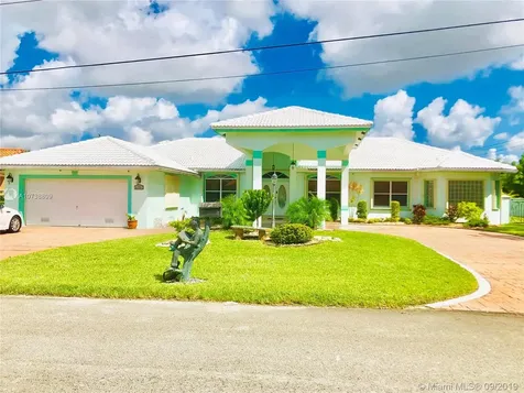 6721 Royal Melbourne Drive Hialeah FL 33015