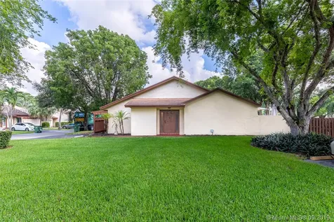1651 NW 97th Way Pembroke Pines FL 33024