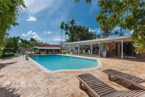 2135 Lake Avenue Miami Beach FL 33140