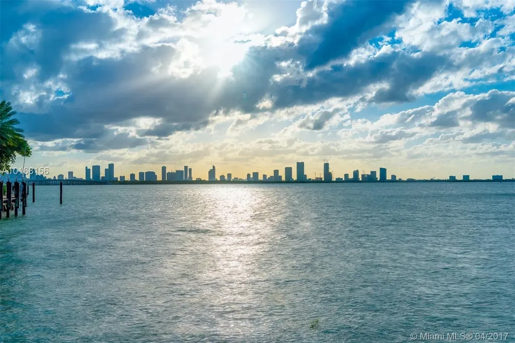 4412 N Bay Road Miami Beach FL 33140
