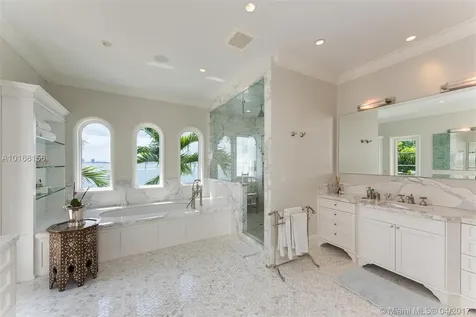 4412 N Bay Road Miami Beach FL 33140