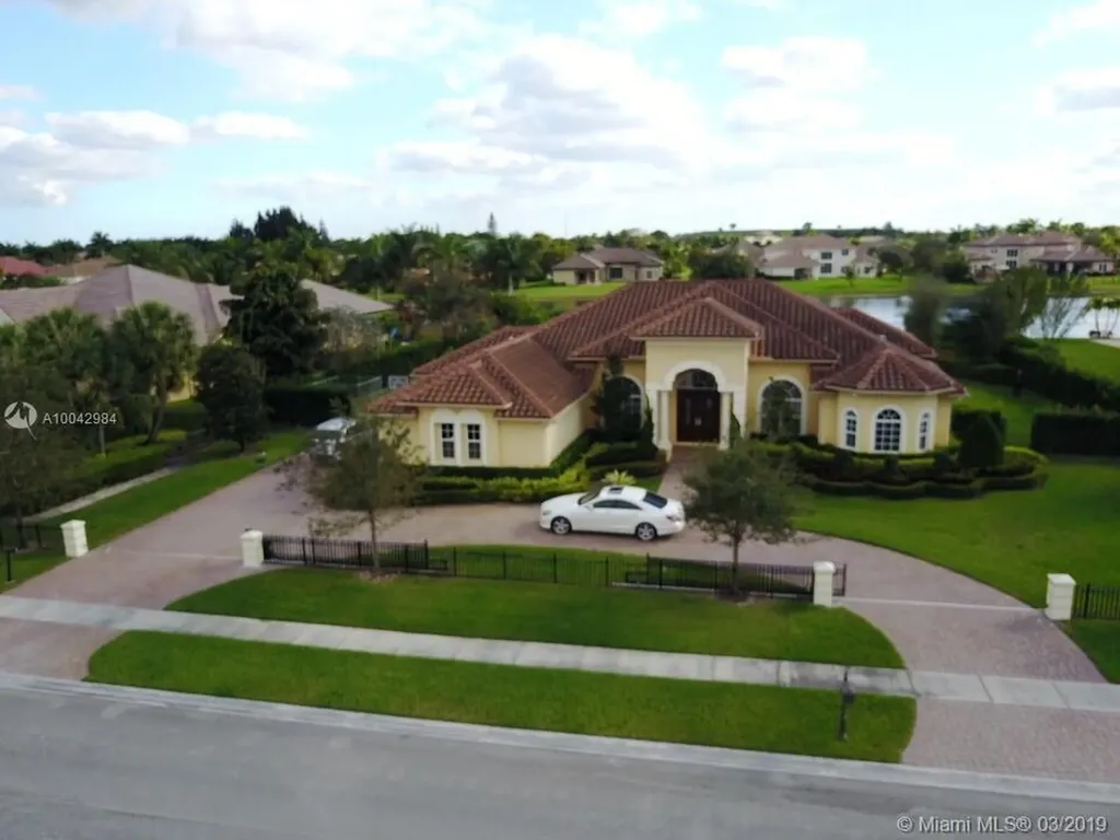 14450 Jockey Circle N Davie FL 33330