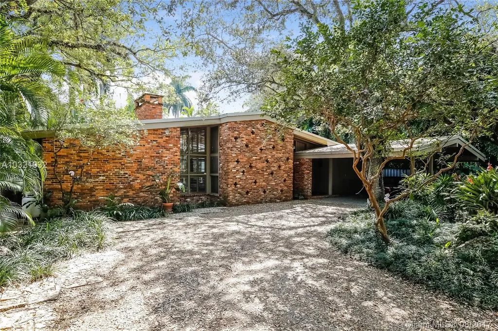 3970 Leafy Way Miami FL 33133