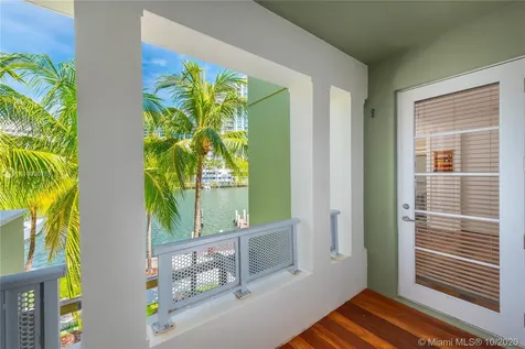 6000 Aqua Path Miami Beach FL 33141