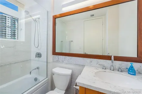 6000 Aqua Path Miami Beach FL 33141