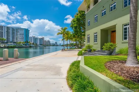 6000 Aqua Path Miami Beach FL 33141
