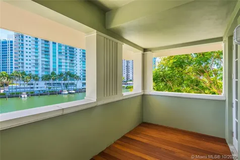 6000 Aqua Path Miami Beach FL 33141