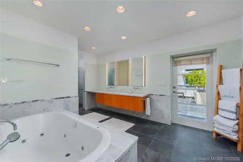 6000 Aqua Path Miami Beach FL 33141