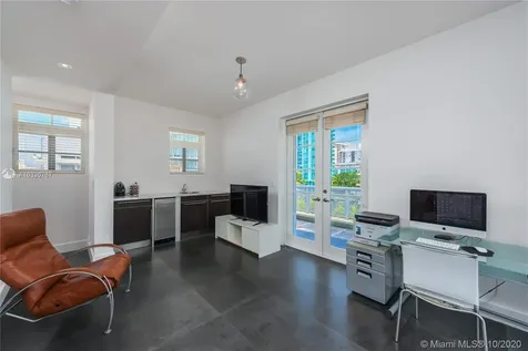6000 Aqua Path Miami Beach FL 33141