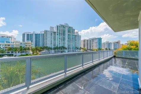 6000 Aqua Path Miami Beach FL 33141