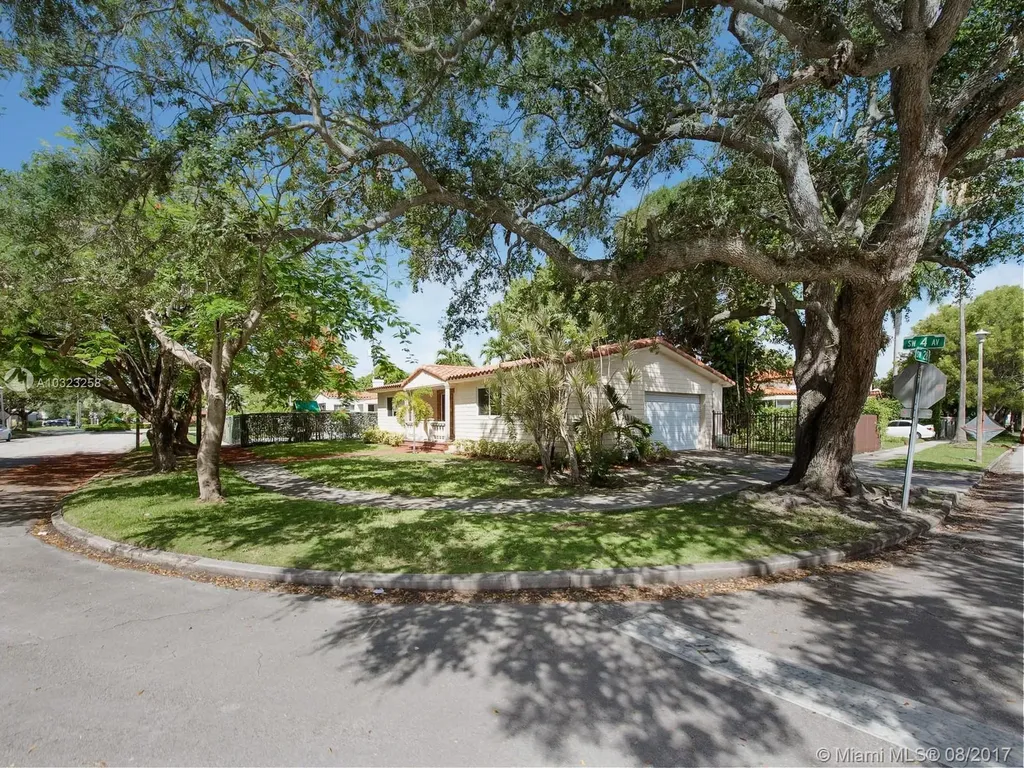 2800 SW 4th Avenue Miami FL 33129