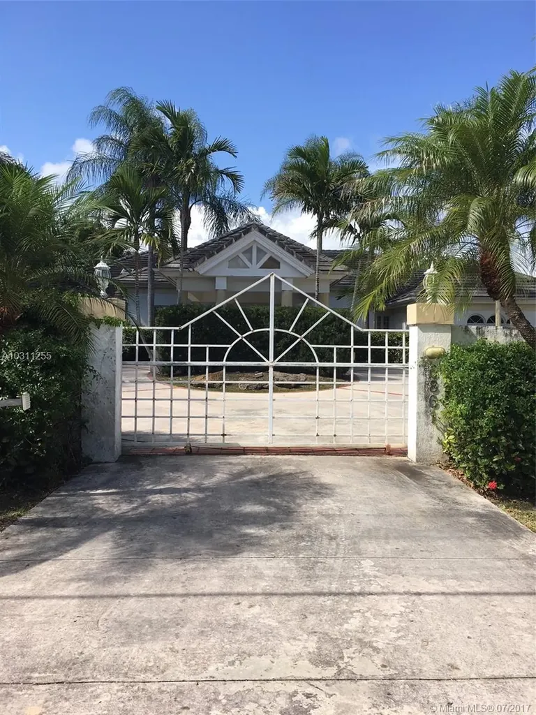 6861 SW 136th Street Pinecrest FL 33156