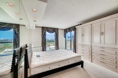 3600 Yacht Club Drive Aventura FL 33180