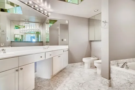 3600 Yacht Club Drive Aventura FL 33180