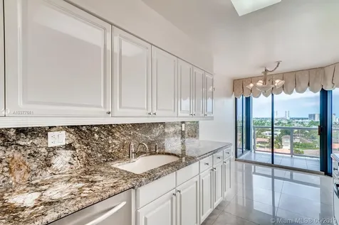 3600 Yacht Club Drive Aventura FL 33180