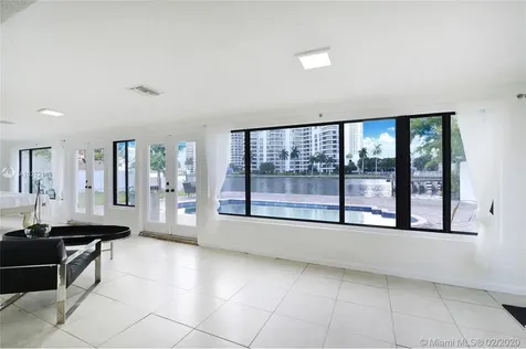19150 N Bay Road Sunny Isles Beach FL 33160
