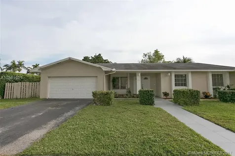 400 Chestnut Lane Weston FL 33326