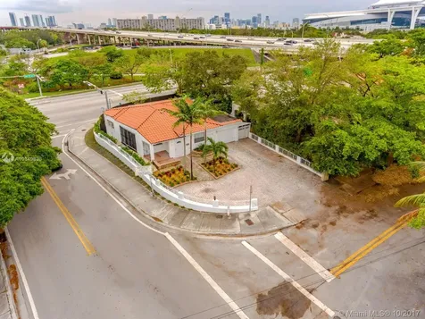 1015 NW 17th Court Miami FL 33125